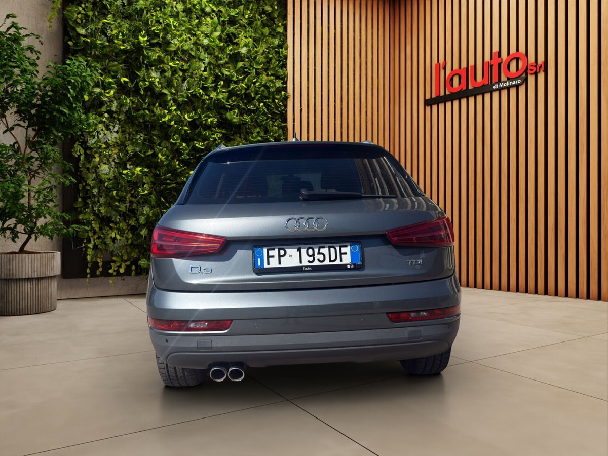 Audi Q3 2.0 TDI 120 CV (5)