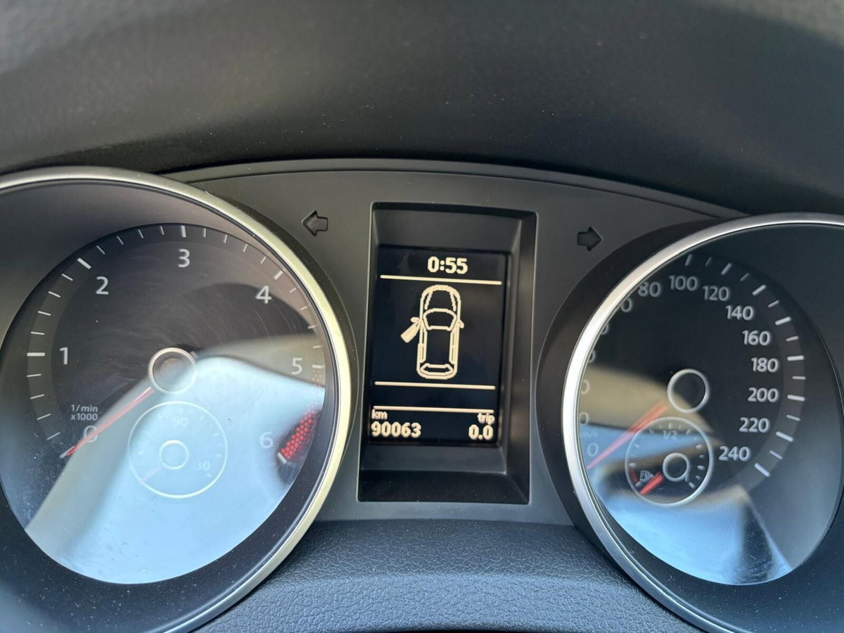 Volkswagen Golf 1.6 TDI DPF 5p. Highline (10)