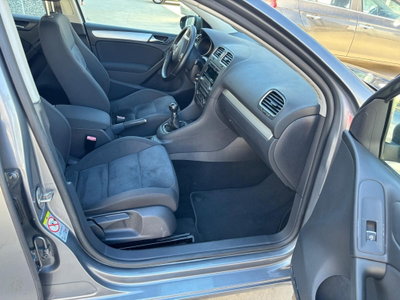 Volkswagen Golf 1.6 TDI DPF 5p. Highline (11)