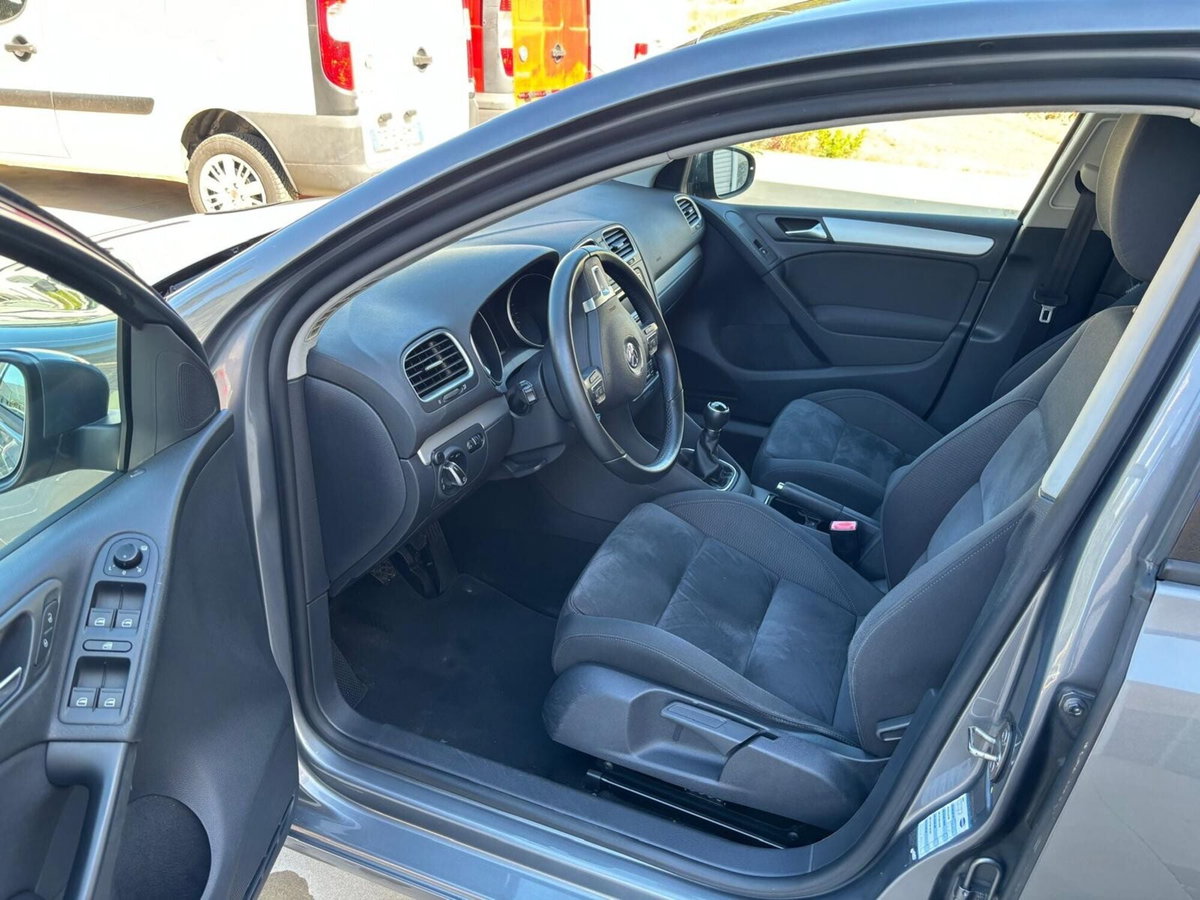 Volkswagen Golf 1.6 TDI DPF 5p. Highline (9)