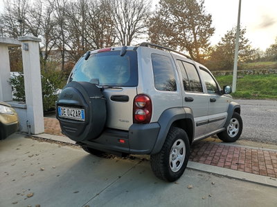 Jeep Cherokee 2.8 CRD Sport (4)