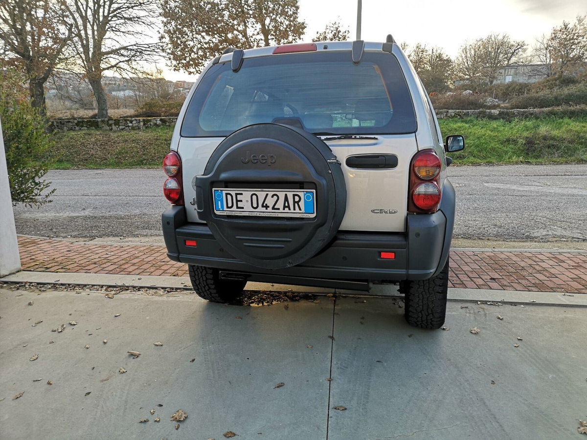 Jeep Cherokee 2.8 CRD Sport (6)