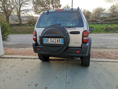 Jeep Cherokee 2.8 CRD Sport (6)