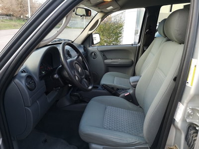 Jeep Cherokee 2.8 CRD Sport (9)
