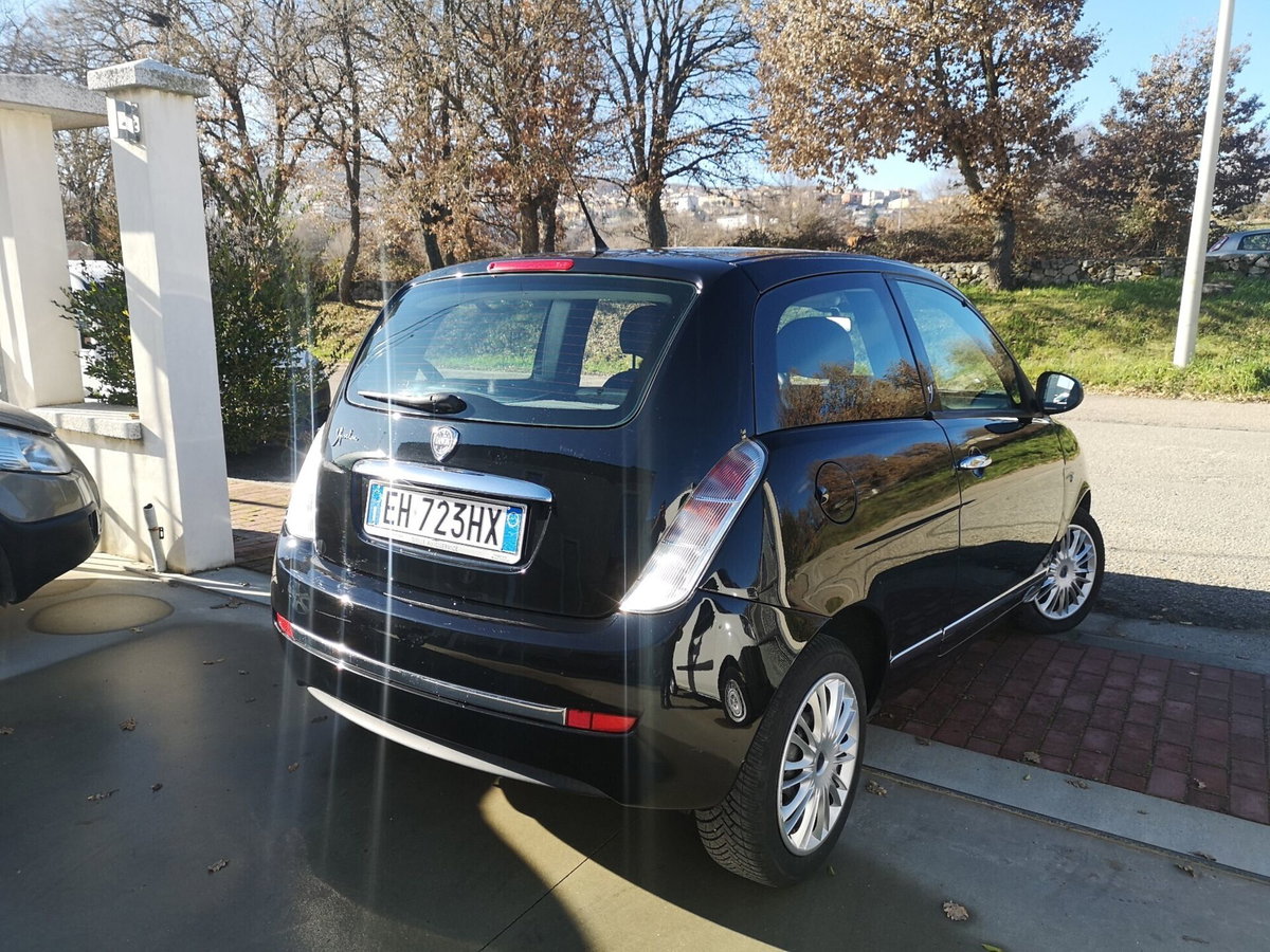Lancia Ypsilon 1.3 MJT 75 CV Elle (4)