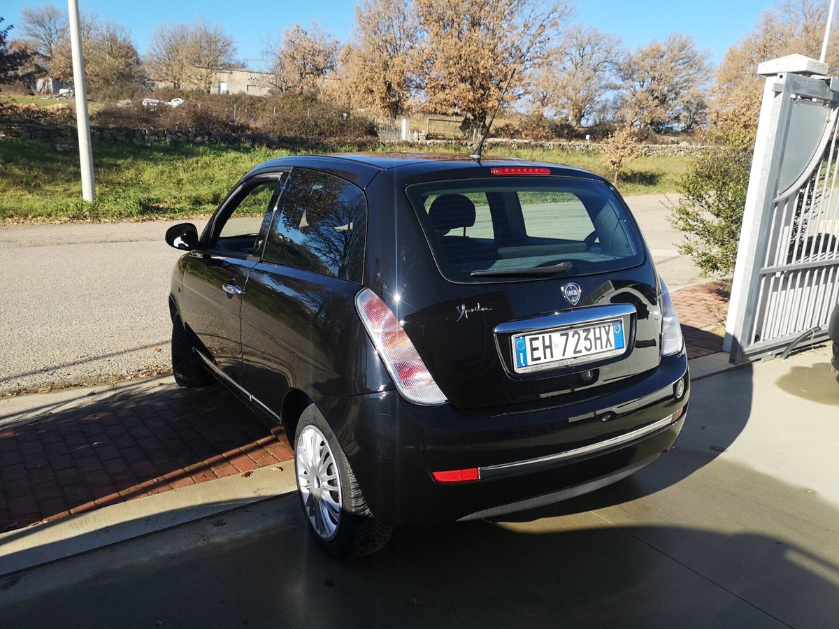 Lancia Ypsilon 1.3 MJT 75 CV Elle (6)