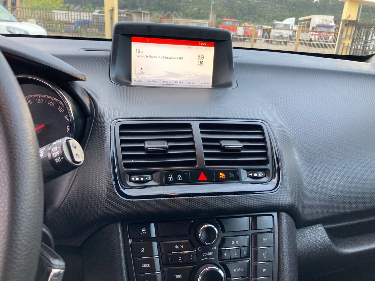 Opel Meriva 1.4 100CV Cosmo (4)