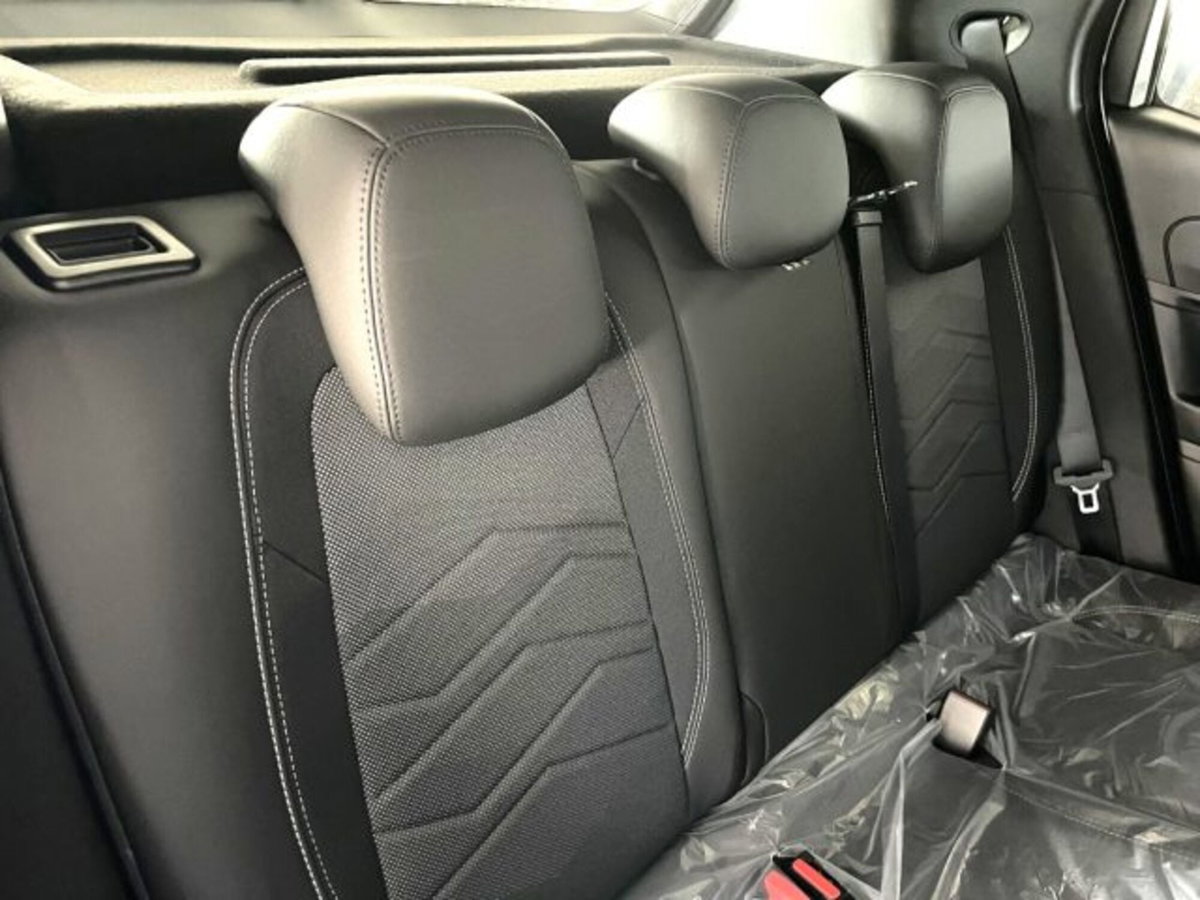 Jeep Avenger 1.2 turbo Summit fwd 100cv (3)