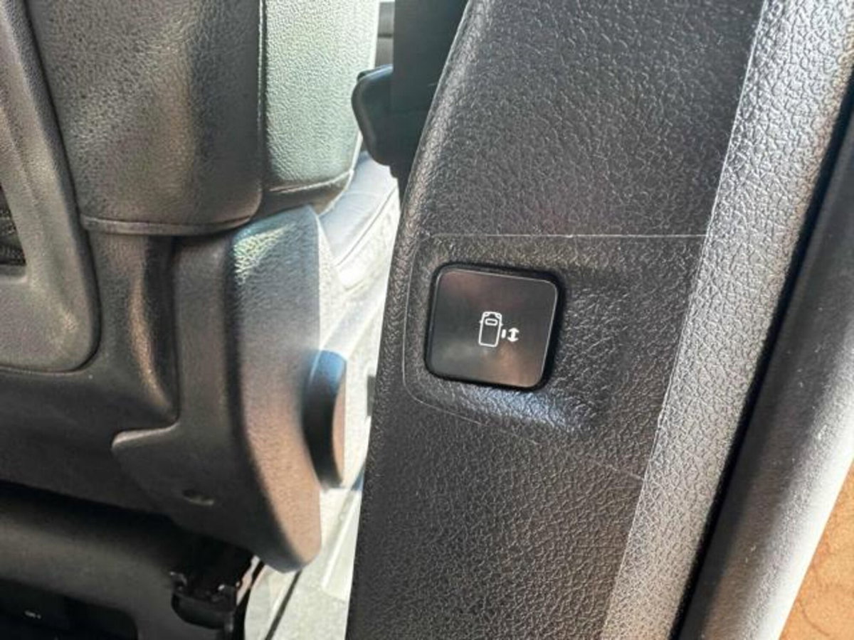 Toyota Proace Verso Verso 2.0D 180 CV L2 D Luxury (12)