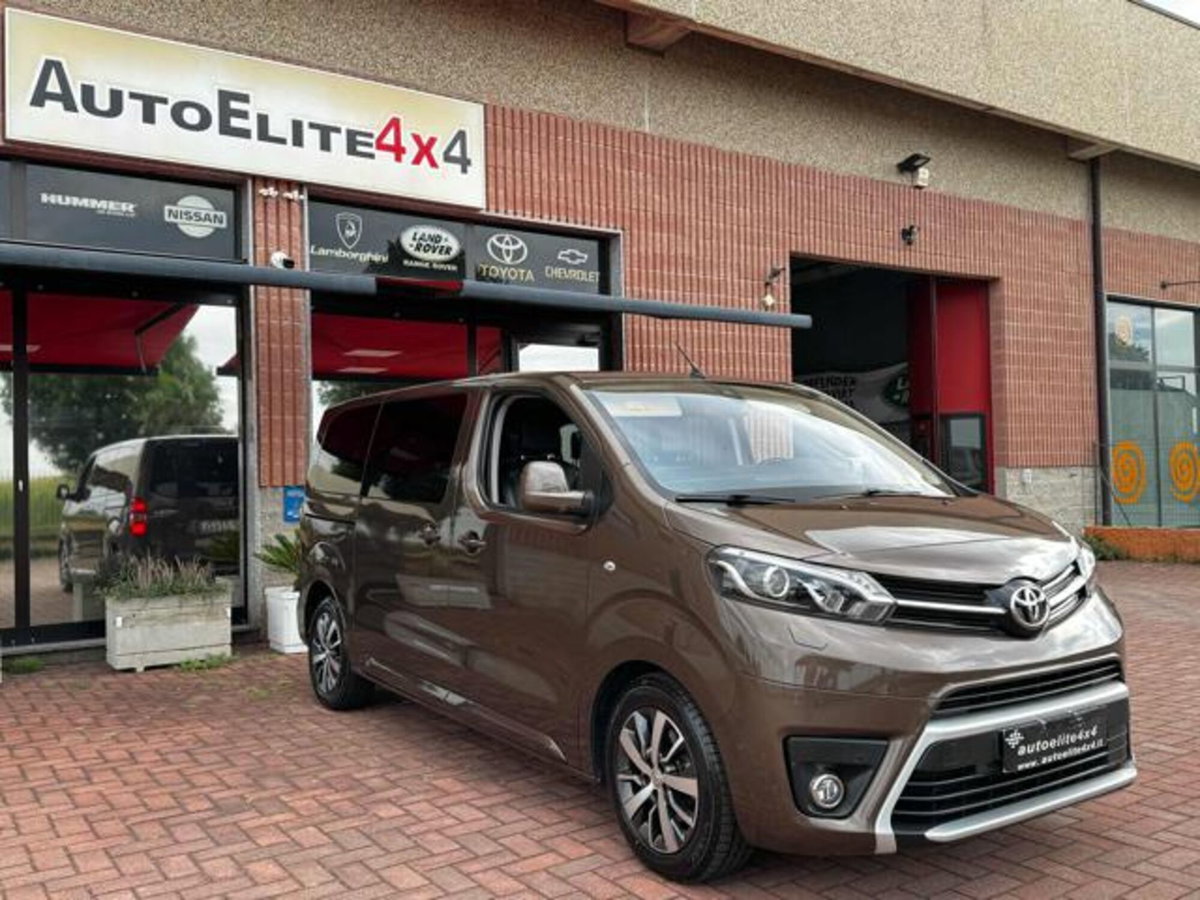 Toyota Proace Verso Verso 2.0D 180 CV L2 D Luxury (17)