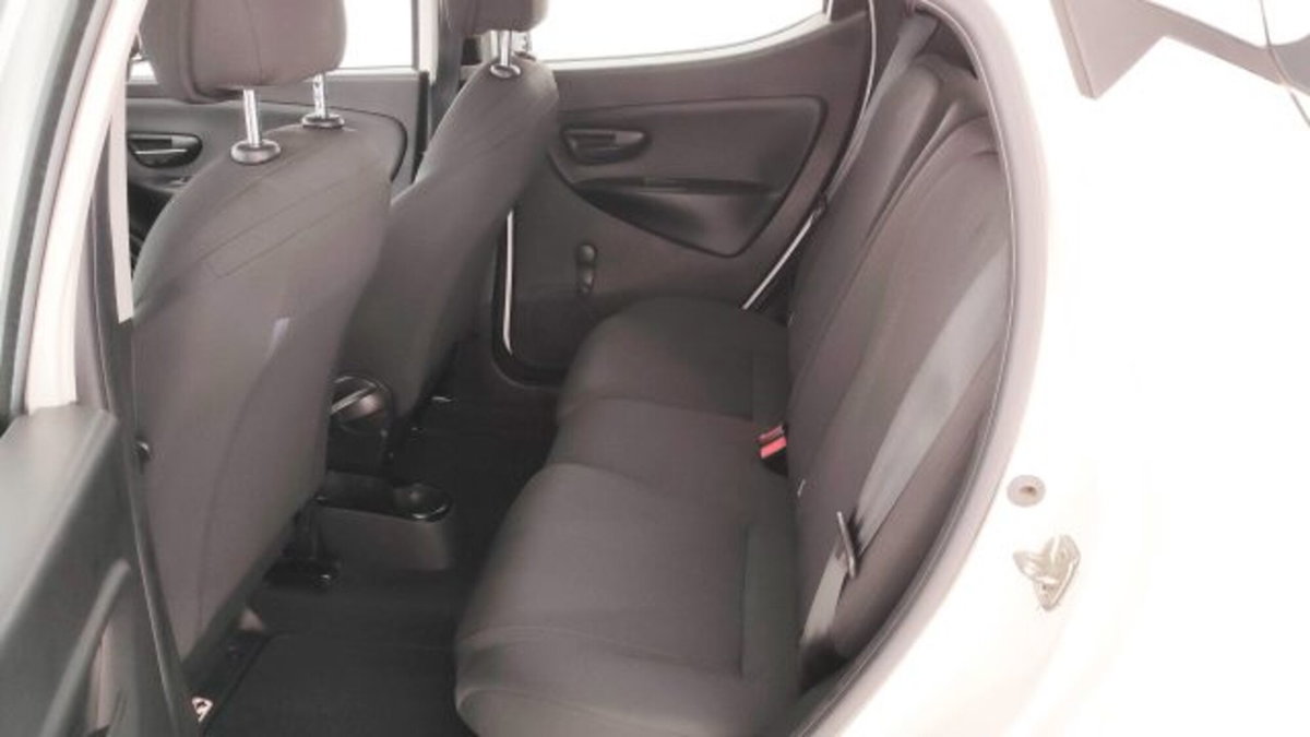 Lancia Ypsilon 1.0 FireFly 5 porte S&S Hybrid Ecochic Gold (15)