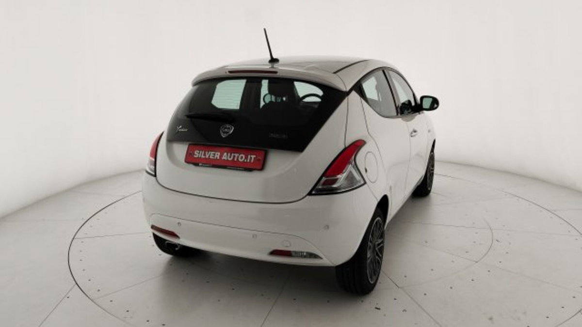 Lancia Ypsilon 1.0 FireFly 5 porte S&S Hybrid Ecochic Gold (18)