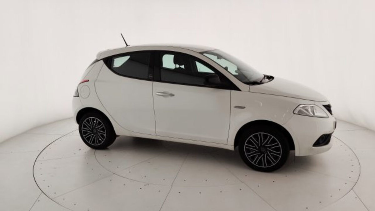 Lancia Ypsilon 1.0 FireFly 5 porte S&S Hybrid Ecochic Gold (19)