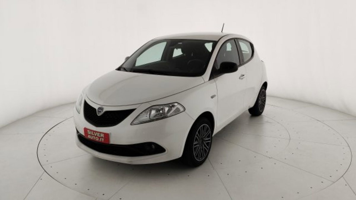 Lancia Ypsilon 1.0 FireFly 5 porte S&S Hybrid Ecochic Gold (3)