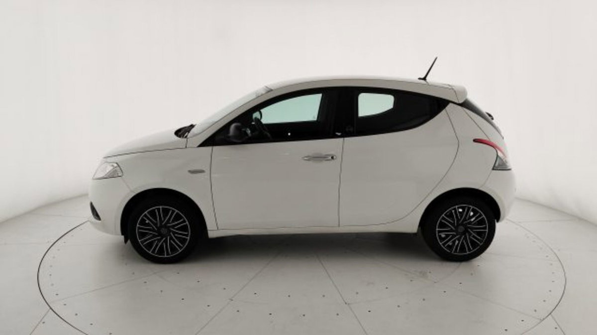 Lancia Ypsilon 1.0 FireFly 5 porte S&S Hybrid Ecochic Gold (4)