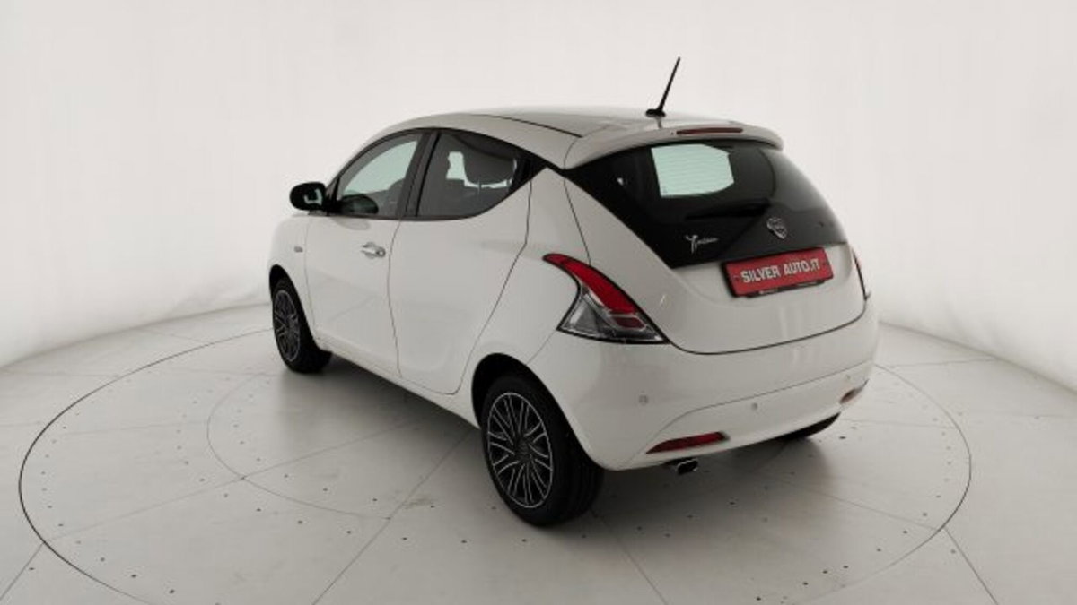 Lancia Ypsilon 1.0 FireFly 5 porte S&S Hybrid Ecochic Gold (5)