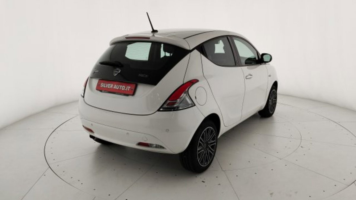 Lancia Ypsilon 1.0 FireFly 5 porte S&S Hybrid Ecochic Gold (7)