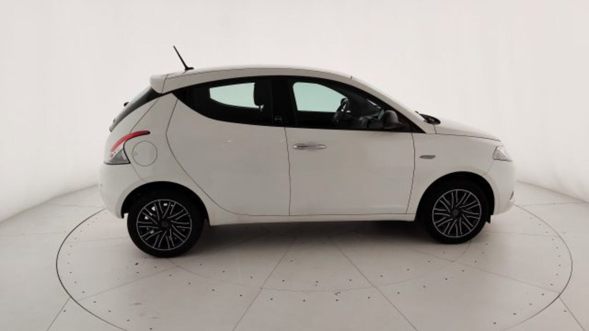 Lancia Ypsilon 1.0 FireFly 5 porte S&S Hybrid Ecochic Gold (8)