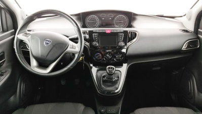 Lancia Ypsilon 1.0 FireFly 5 porte S&S Hybrid Ecochic Gold (9)