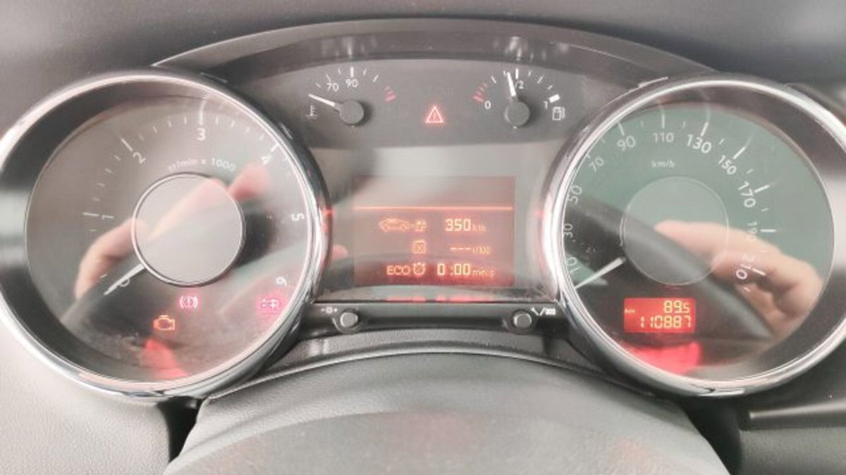 Peugeot 3008 BlueHDi 150 S&S Business (10)