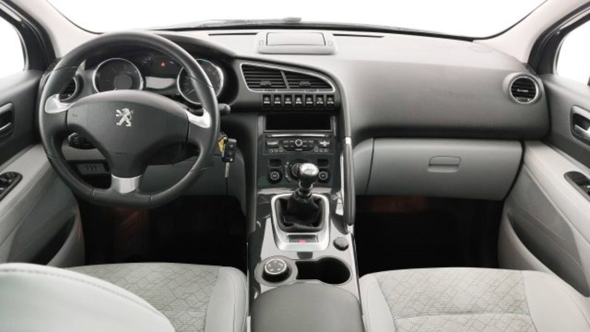 Peugeot 3008 BlueHDi 150 S&S Business (9)