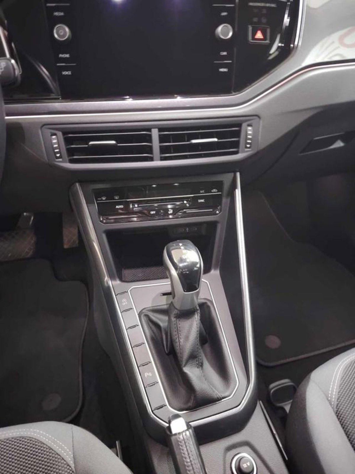 Volkswagen Polo 1.0 tsi Style 95cv (7)