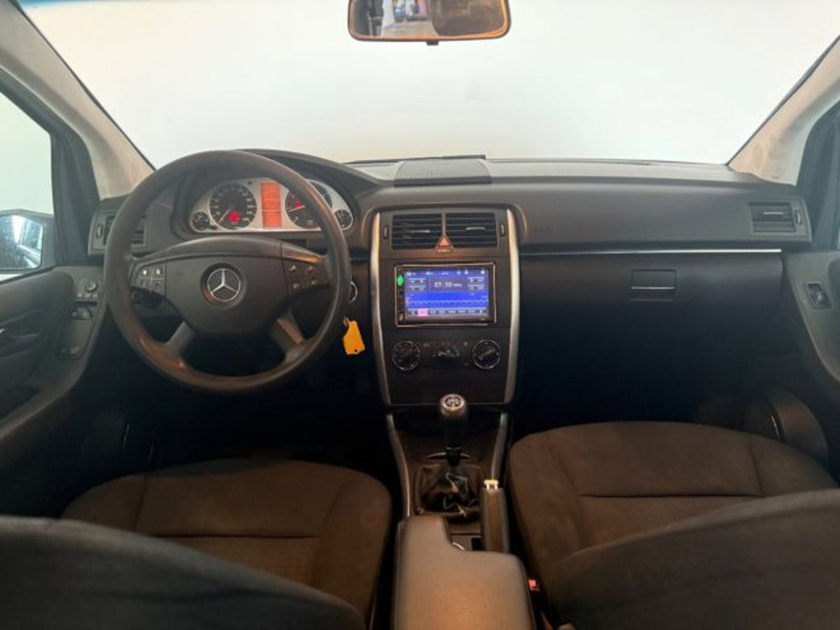 Mercedes-Benz Classe B 150 Sport (9)