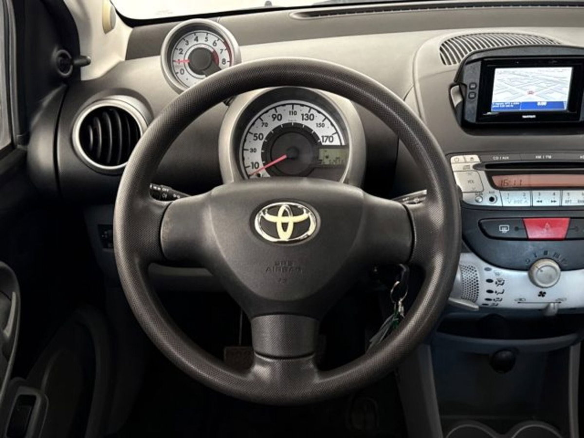 Toyota Aygo 1.0 12V VVT-i 5 porte (11)