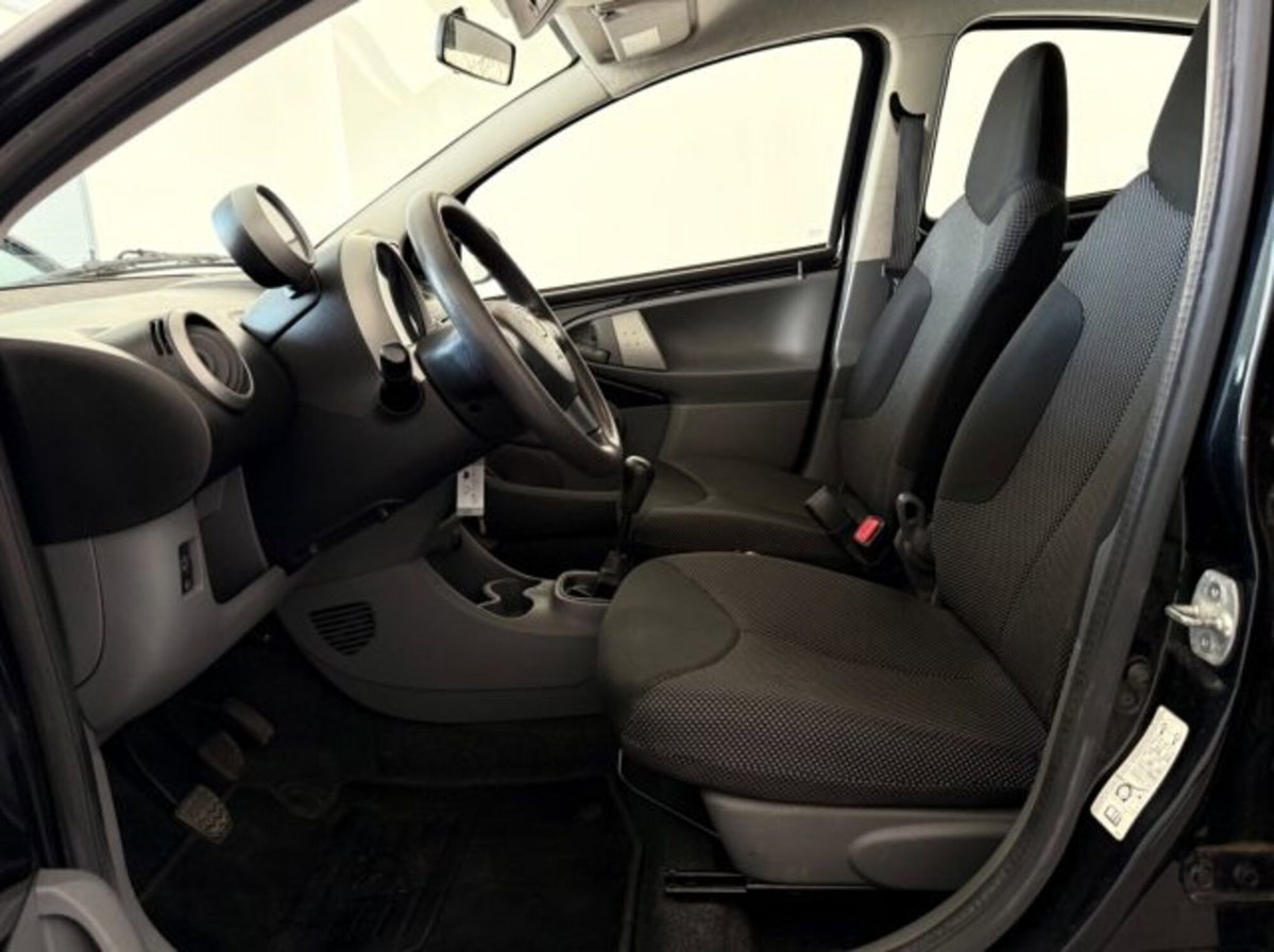 Toyota Aygo 1.0 12V VVT-i 5 porte (12)