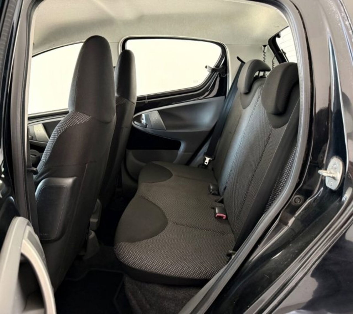 Toyota Aygo 1.0 12V VVT-i 5 porte (13)