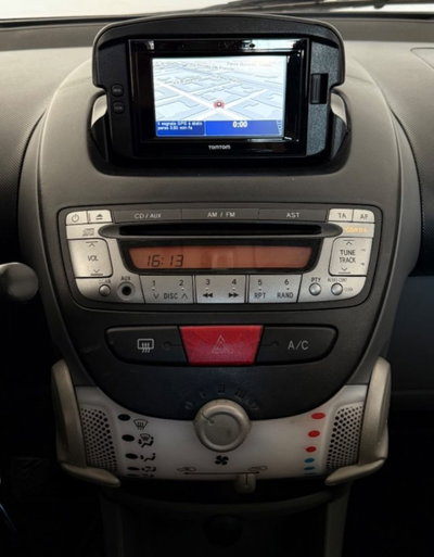 Toyota Aygo 1.0 12V VVT-i 5 porte (17)