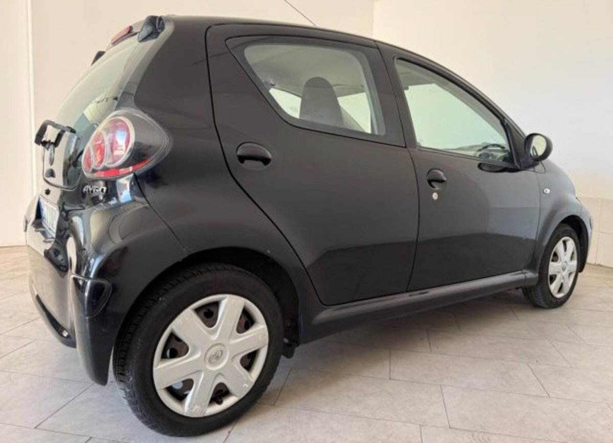 Toyota Aygo 1.0 12V VVT-i 5 porte (5)