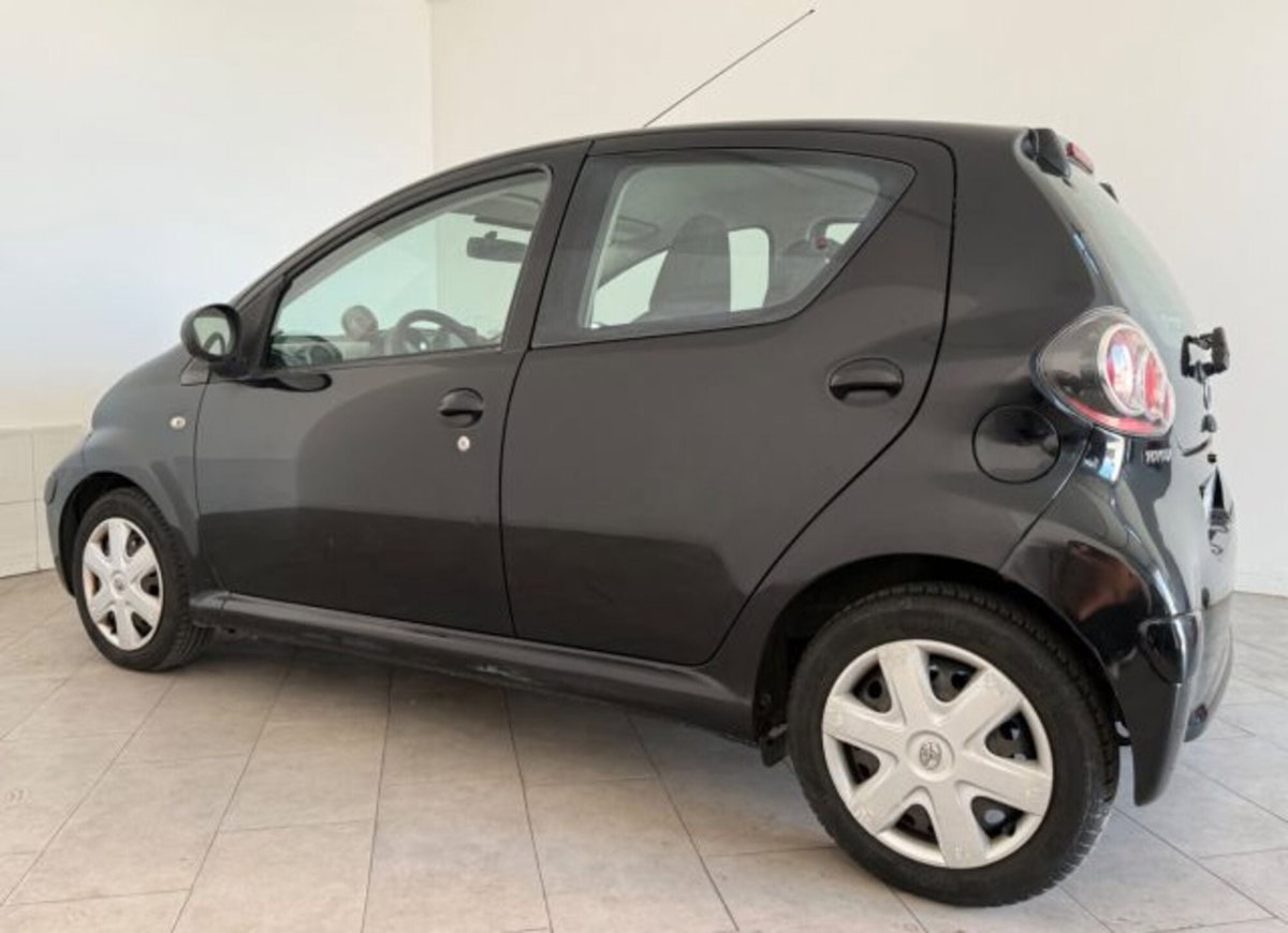 Toyota Aygo 1.0 12V VVT-i 5 porte (6)