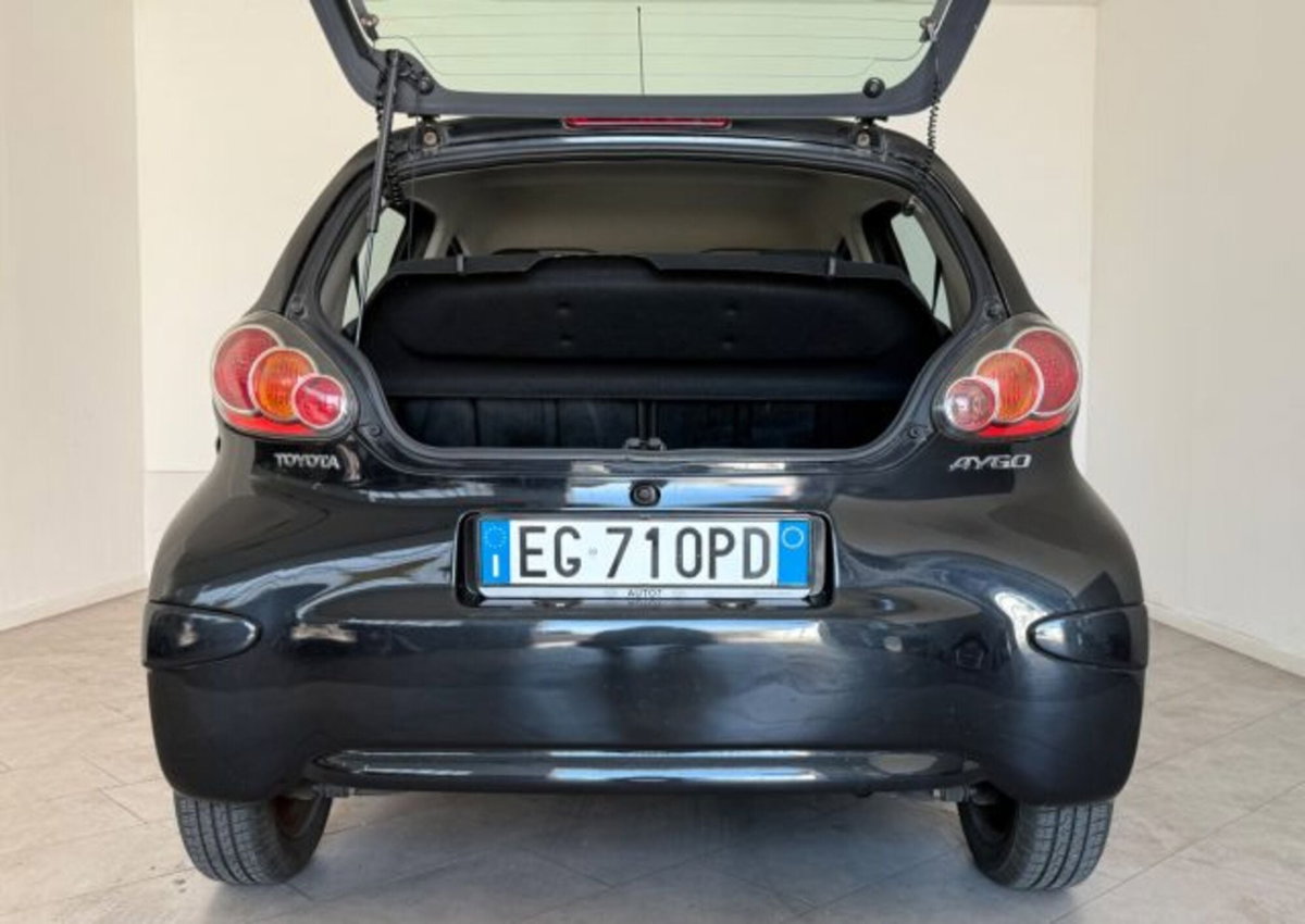 Toyota Aygo 1.0 12V VVT-i 5 porte (7)