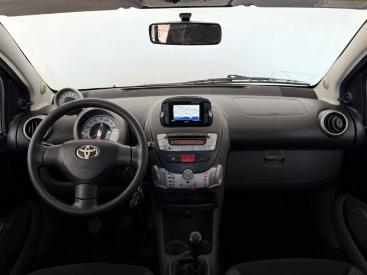 Toyota Aygo 1.0 12V VVT-i 5 porte (9)