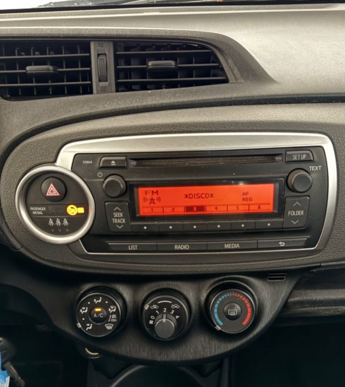 Toyota Yaris 1.0 5 porte Lounge (12)