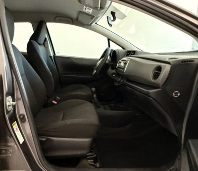 Toyota Yaris 1.0 5 porte Lounge (15)