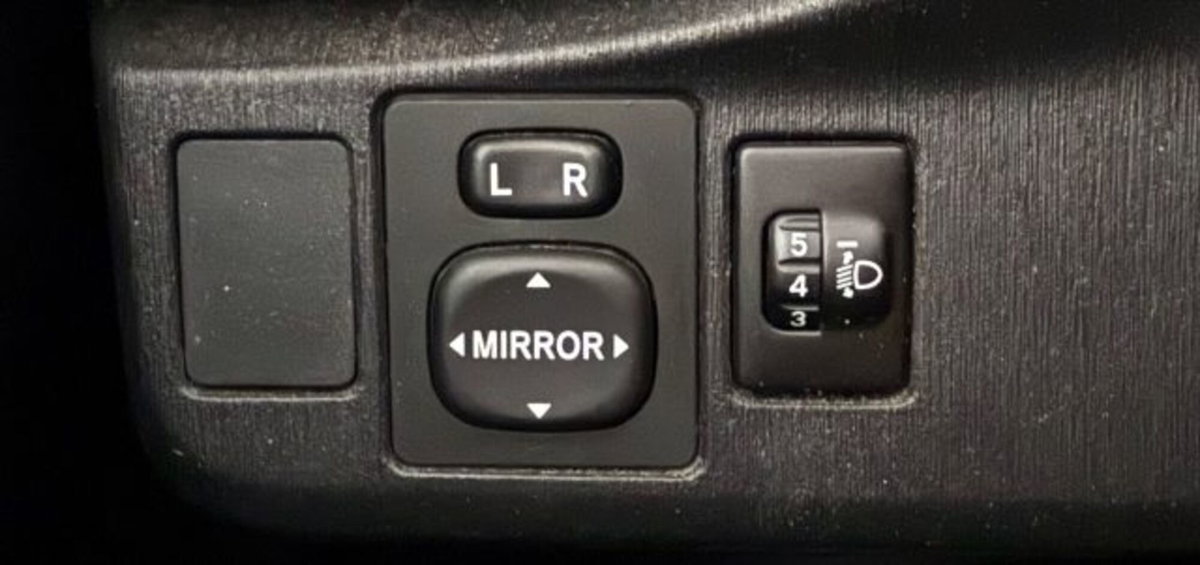 Toyota Yaris 1.0 5 porte Lounge (19)