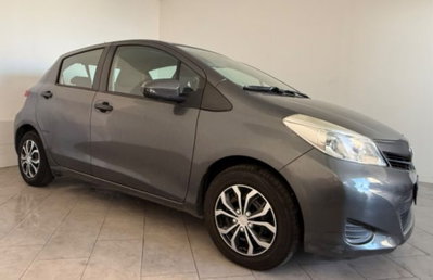 Toyota Yaris 1.0 5 porte Lounge (3)