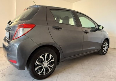 Toyota Yaris 1.0 5 porte Lounge (4)