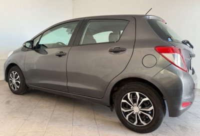 Toyota Yaris 1.0 5 porte Lounge (5)