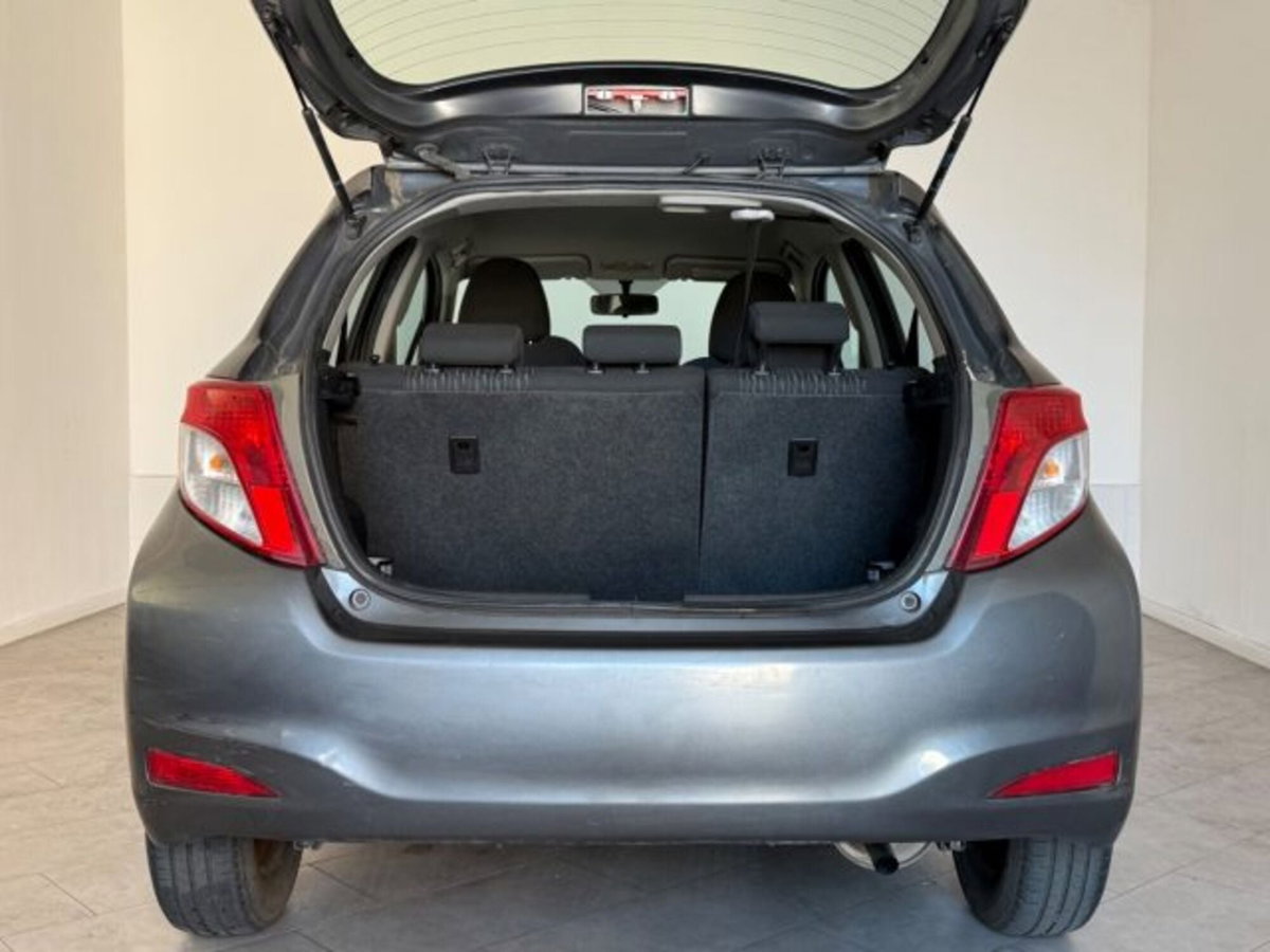Toyota Yaris 1.0 5 porte Lounge (7)
