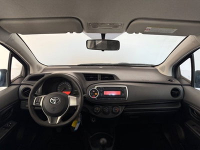Toyota Yaris 1.0 5 porte Lounge (9)