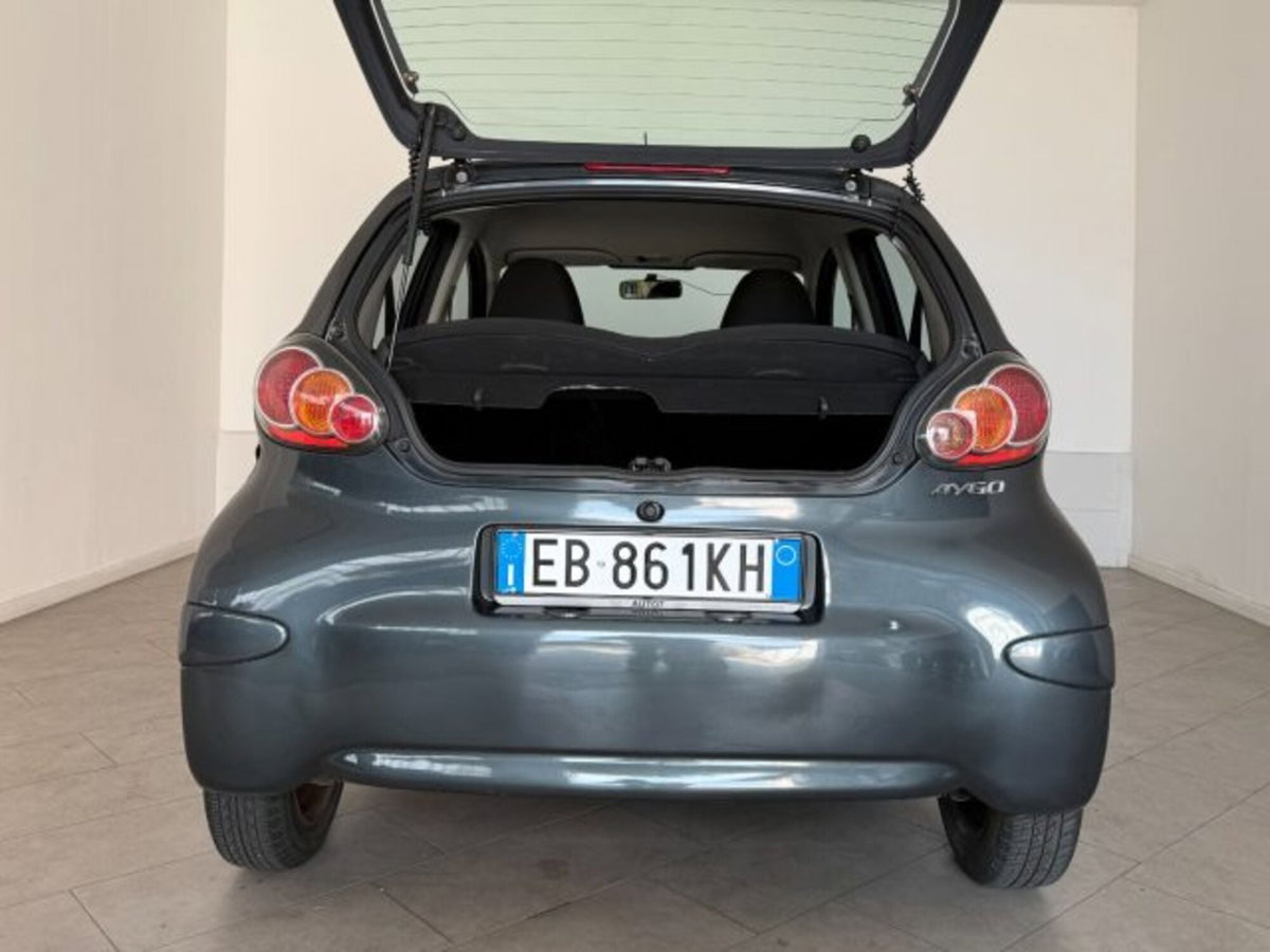 Toyota Aygo 1.0 12V VVT-i 5 porte (11)
