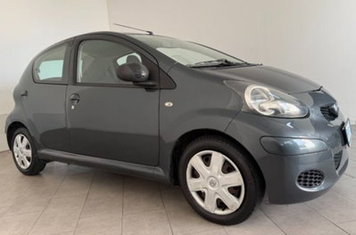 Toyota Aygo 1.0 12V VVT-i 5 porte (2)