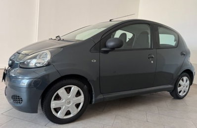 Toyota Aygo 1.0 12V VVT-i 5 porte (3)