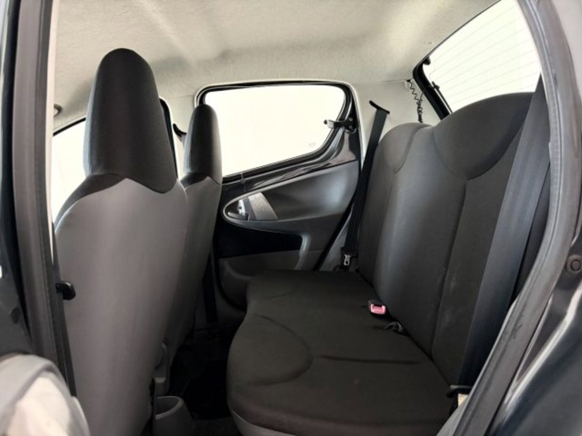 Toyota Aygo 1.0 12V VVT-i 5 porte (5)
