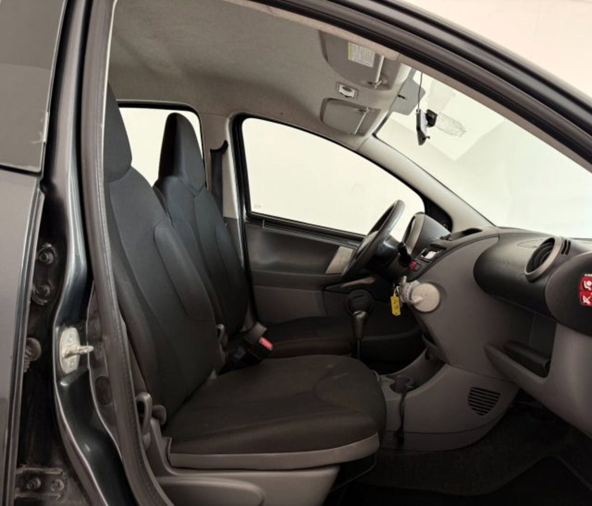 Toyota Aygo 1.0 12V VVT-i 5 porte (6)