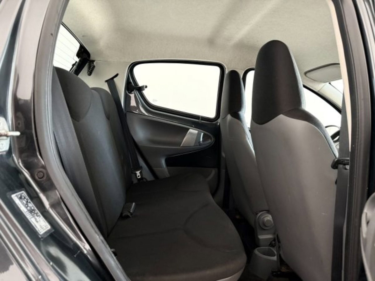 Toyota Aygo 1.0 12V VVT-i 5 porte (7)