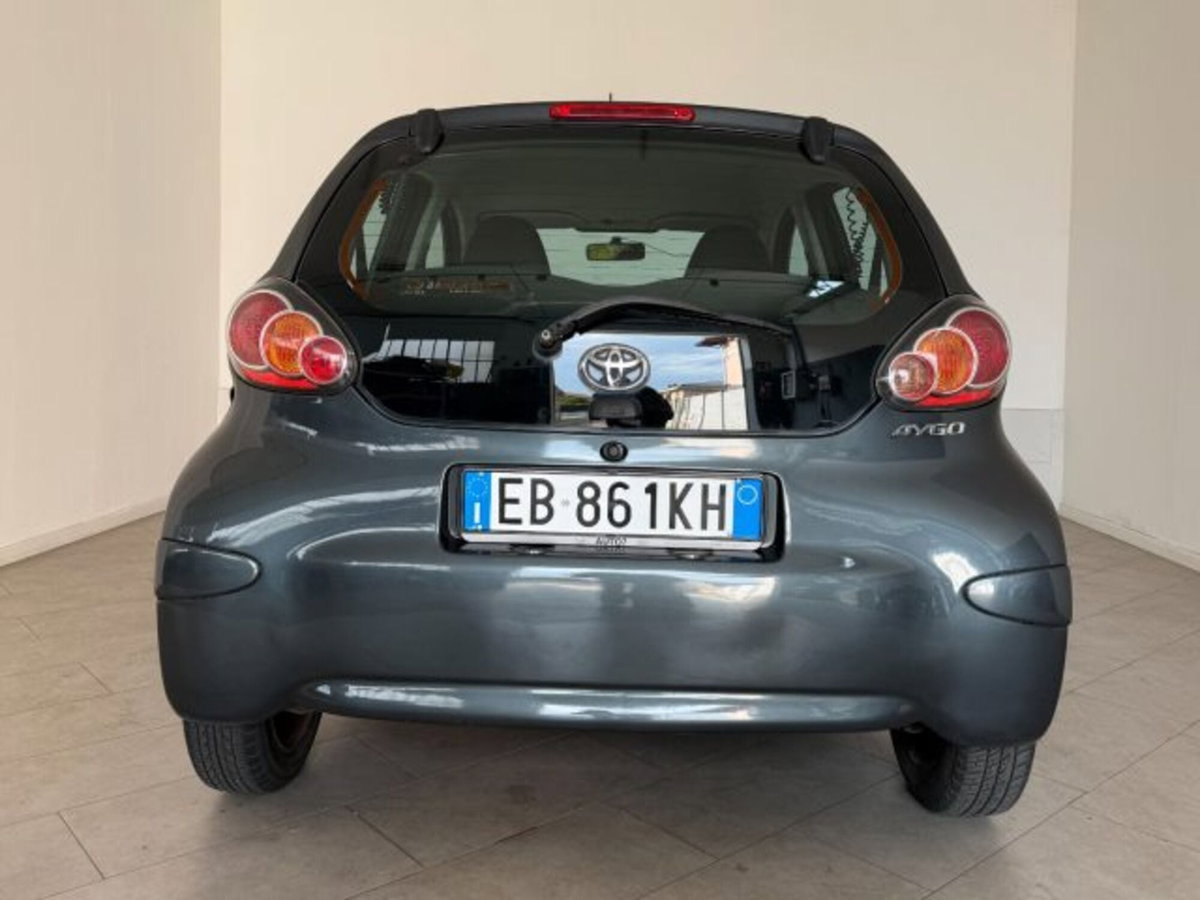 Toyota Aygo 1.0 12V VVT-i 5 porte (8)